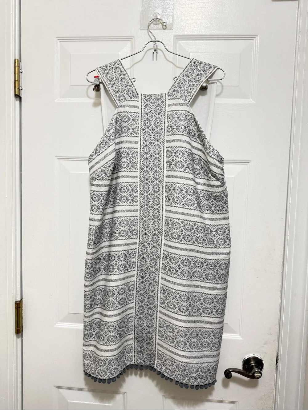 MAGGY LONDON Gray and White Lace-Pattern Shift Dress with small pom-pom - Picture 11 of 13